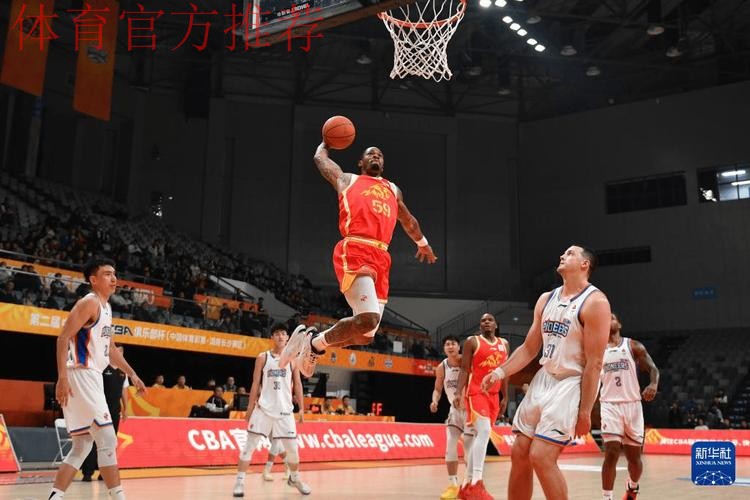 组图：CBA俱乐部杯广厦击败天津 塔克飞身暴扣